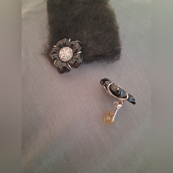 Swarovski Vintage Elegant Black Flower Earrings - Picture 3 of 3
